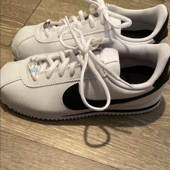 Nike Cortez Kids White Sneakers 904764-102  Sz 5Y - Picture 2 of 10